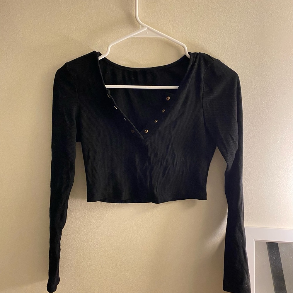 button crop top
